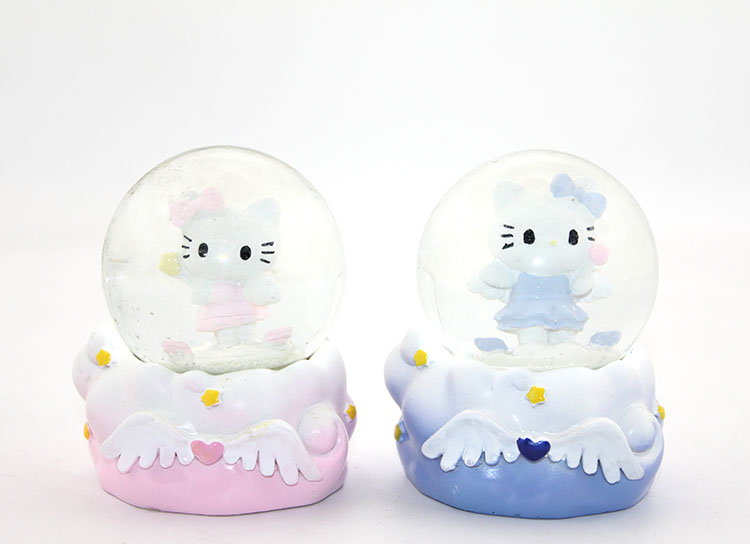 Küçük Hello Kitty Işıklı Kar Küresi 9 Cm Alk1784