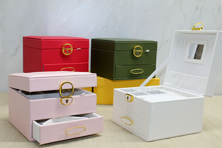 Deri Kaplamalı Makyaj Ve Takı Kutusu Alk3609