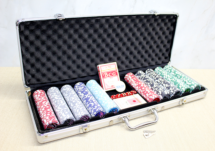 Metal Çantalı 500 Chip Ve 2 Adet İskambil Kağitına Sahip Poker Oyunu Alk3550